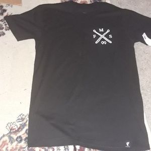 FAMOUS BRAND BLACK UNISEX TEE NWT